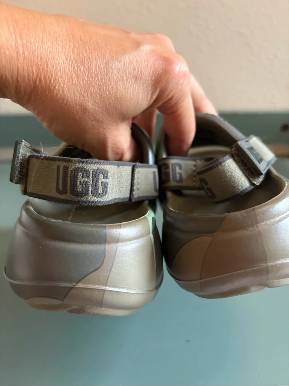 UGG Kids' sport yeah Camo Foam Sandals in Green and Brown Toddler 9